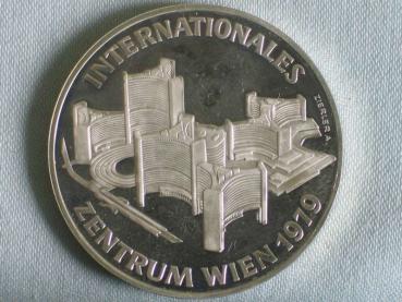 100 Schilling Österreich "Internationales Zentrum Wien", 640er Silbermünze KM# 2944