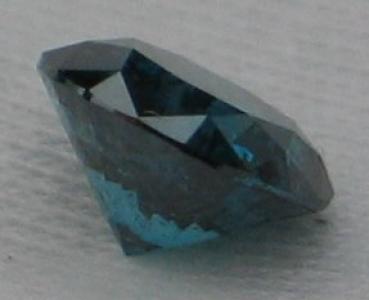 Blauer Diamant im Brillantschliff mit 0.60 ct, I2 mit kleinem Delgrey-Diamond Report