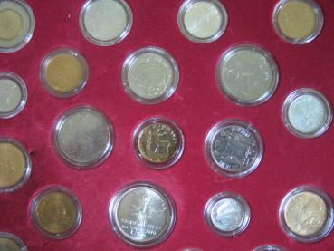 Preview: Große Vatikan Kollektion" Münzbox mit 52 Münzen sowie Auflistung / Informationsblatt