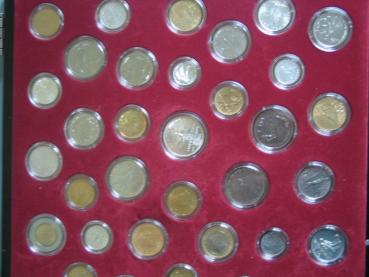 Große Vatikan Kollektion" Münzbox mit 52 Münzen sowie Auflistung / Informationsblatt