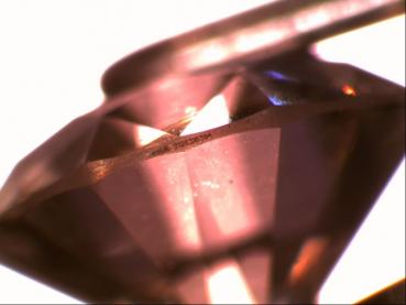 Diamant im Brillantschliff 0.70 ct. "H", I2, None, EX/ EX/ VG, GIA mit GIA Dossier und Lasergravur