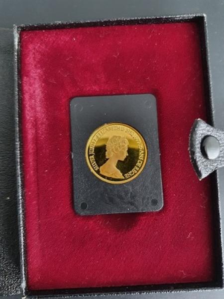 100 $ Canada "Queen´s Silver Jubilee 1977" 917 Gold, Gewicht: 16,97g in Lederbooklet