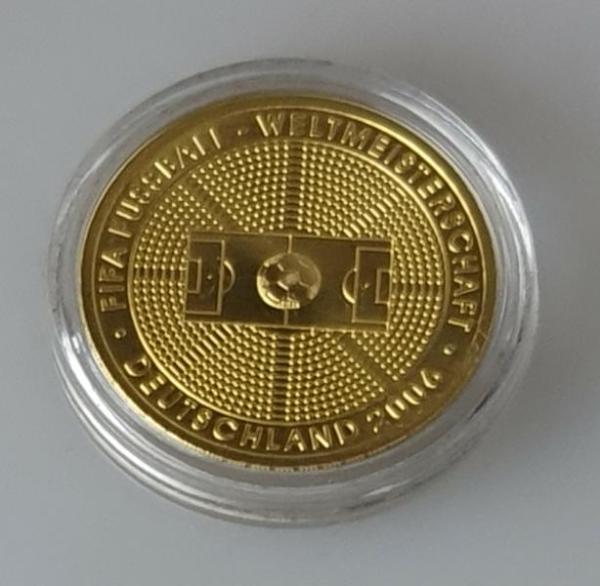 100 Euro Gold 2005 "Fussball WM 2006" mit original Münzetui und Beschreibung, 1/2 oz Feingold 999,9