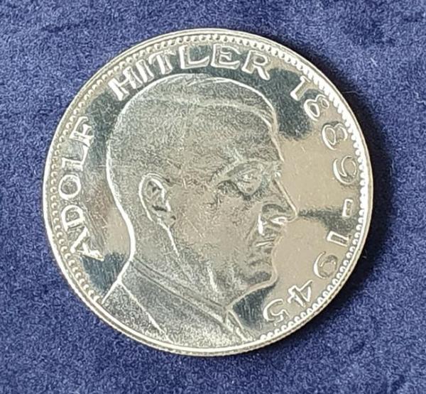 3. Reich Adolf Hitler Medaille Ein Volk, ein Reich, ein Führer 1889-1945