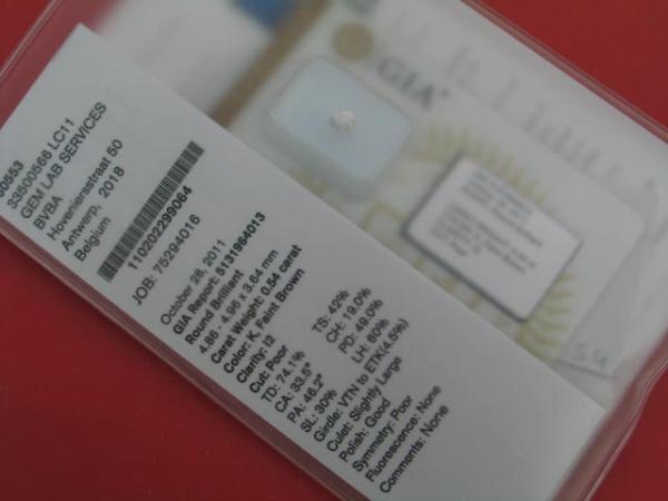 Diamant im Brillantschliff 0.54 ct/ I2 mit GIA Report Faint Brown / K Laser Inscription Registry