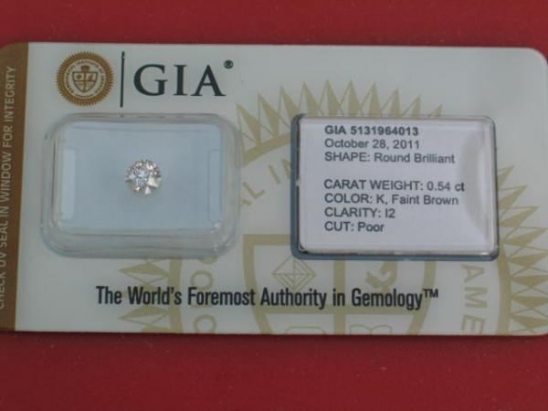 Diamant im Brillantschliff 0.54 ct/ I2 mit GIA Report Faint Brown / K Laser Inscription Registry