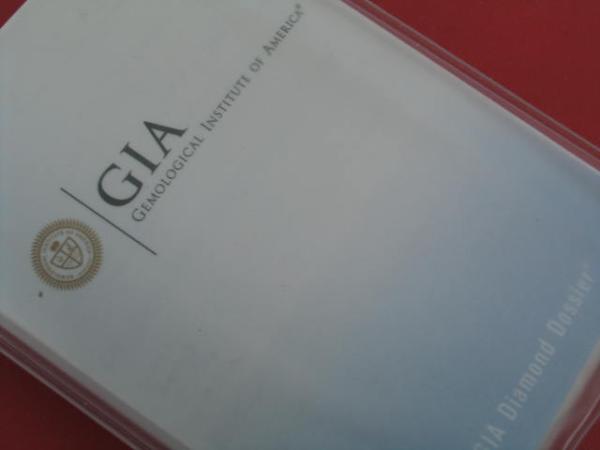 Diamant im Brillantschliff 0.54 ct/ I2 mit GIA Report Faint Brown / K Laser Inscription Registry