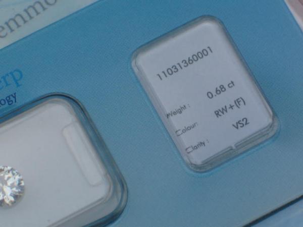 Diamant im Brillantschliff "F" 0.68 ct/ VS2 mit HRD Report