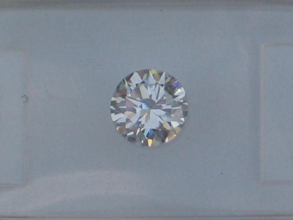 Diamant im Brillantschliff "F", 0.65 ct. VVS1 mit IGI Report