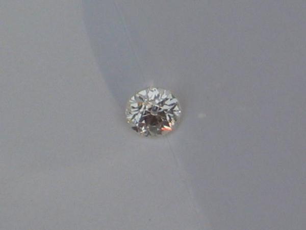 Diamant im Old European Cut 0.34 ct. mit IGI Kurzgutachten: Farbe: H , Reinheit: SI 1 Potential zum Brillantschliff bei + / - 30% Verlust