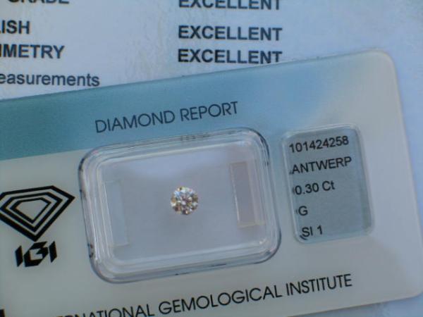 Diamant im Brillantschliff 0.30 ct, 3x Excellent! mit IGI Report, Lasergravur