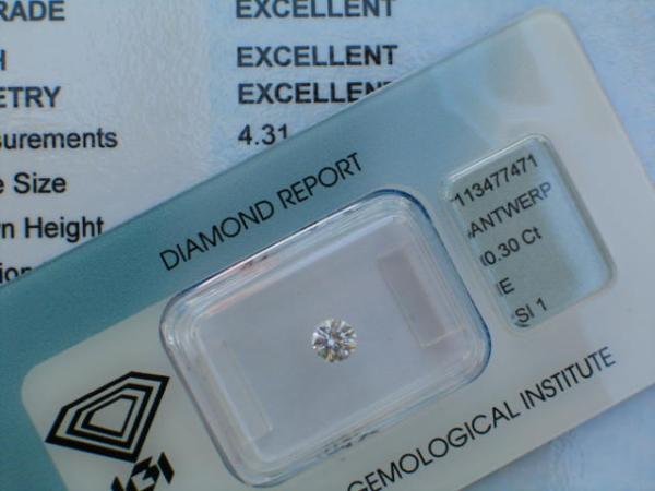 Diamant im Brillantschliff 0.30 ct, 3x Excellent! mit IGI Report, Lasergravur
