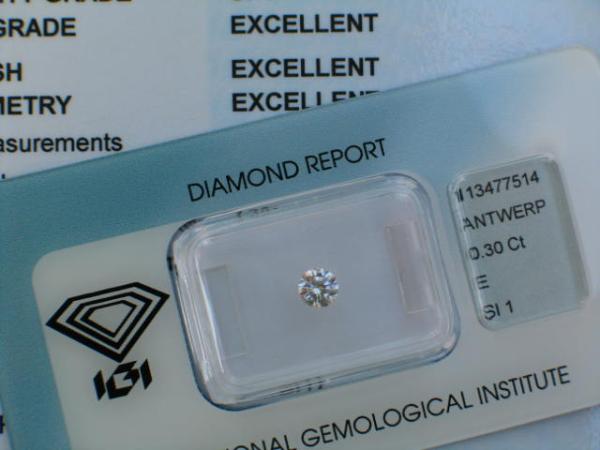 Diamant im Brillantschliff 0.30 ct, 3x Excellent! mit IGI Report, Lasergravur