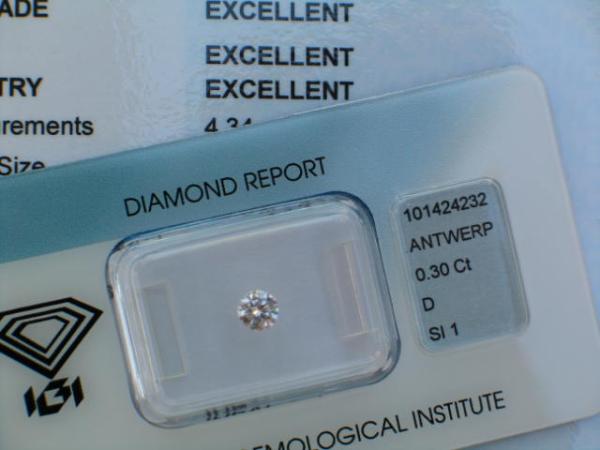Diamant im Brillantschliff 0.30 ct, 3x Excellent! mit IGI Report, Lasergravur