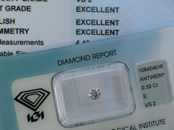 Diamant im Brillantschliff 0.32 ct, 3x Excellent! mit IGI Report, Lasergravur