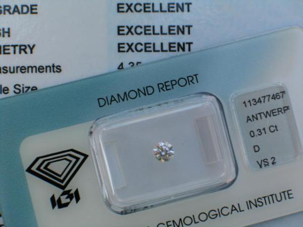 Diamant im Brillantschliff 0.31 ct, 3x Excellent! mit IGI Report, Lasergravur
