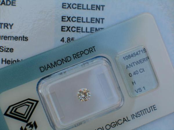 Diamant im Brillantschliff 0.40 ct, 3x Excellent! mit IGI Report, Lasergravur