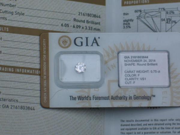 Diamant im Brillantschliff 0.75 ct. Color F, Clarity: VS1 mit GIA Report, Laser Inscription