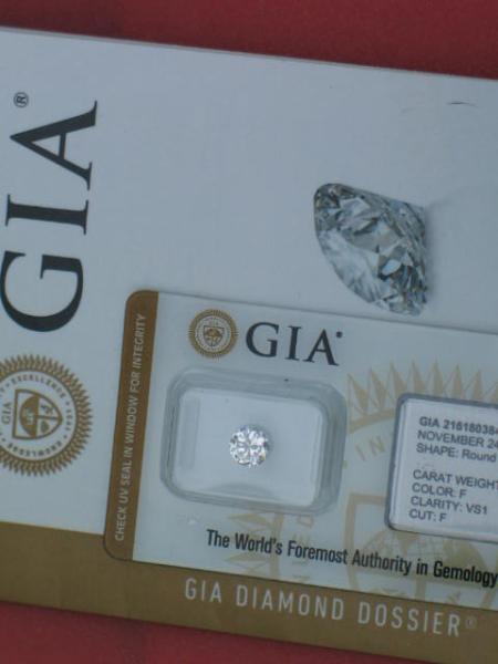 Diamant im Brillantschliff 0.75 ct. Color F, Clarity: VS1 mit GIA Report, Laser Inscription