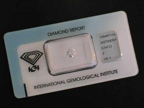 Diamant im Brillantschliff "F" 0.54 ct / VS1/ VG/ VG/ G/ N mit IGI Report
