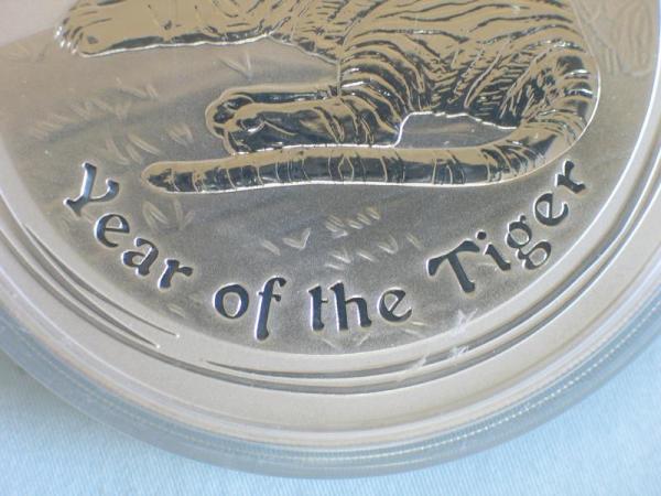 10 oz 999 Silver 2010 "Year of the Tiger" Lunar II, Elizabeth II Australia 10 Dollars
