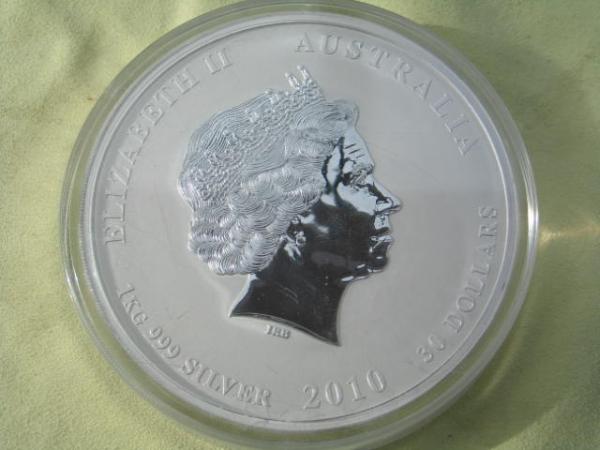 1 kg 999 Silver 2010 "Year of the Tiger" Lunar II, Elizabeth II Australia 30 Dollars in Kapsel