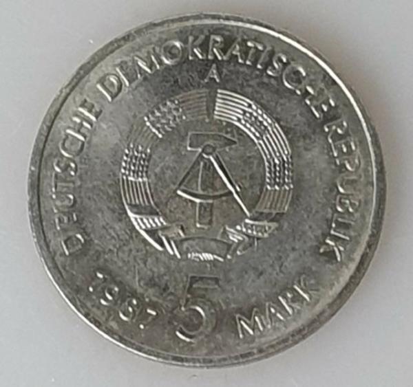 5 Mark "Nikolai Viertel Berlin" 1987 aus Kupfer/ Nickel