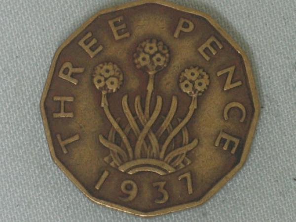 Three Pence "George VI" 1937 aus Nickel / Messing