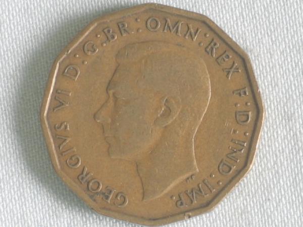 Three Pence "George VI" 1938 aus Nickel / Messing