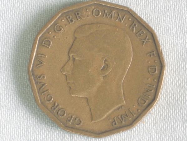 Three Pence "George VI" 1943 aus Nickel / Messing
