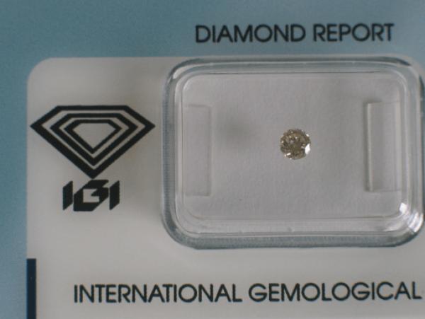 Diamant im Brillantschliff 0.16 ct / SI2 / L, Faint Brown / Good / mit IGI Report