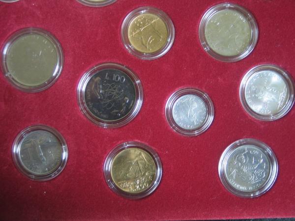 Große Vatikan Kollektion" Münzbox mit 52 Münzen sowie Auflistung / Informationsblatt