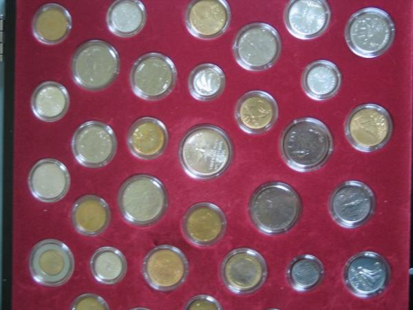 Große Vatikan Kollektion" Münzbox mit 52 Münzen sowie Auflistung / Informationsblatt