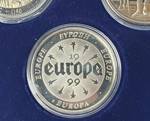 3x Medaillen Europa 99  "Friedrich Barbarossa, Friedrich II" 1916, Originalschatulle