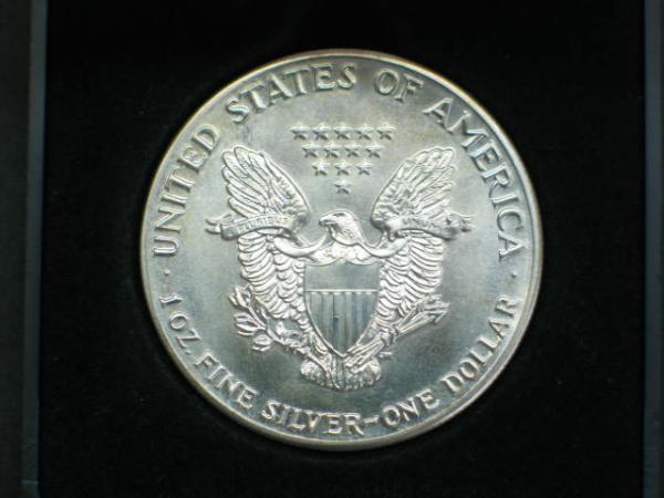 1 oz American Eagle 1987 Silbermünze, USA, 999er Feinsilber in MDM Münzetui und Zertifikat